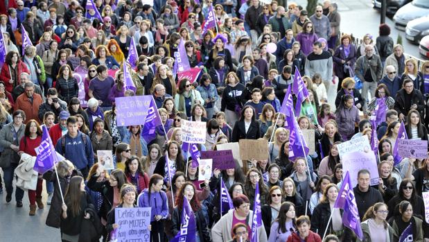 Multitudinaria manifestación en Toledo por el Día de la Mujer