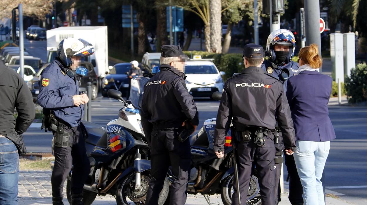 Imagen de archivo de unos agentes de la Policía Nacional