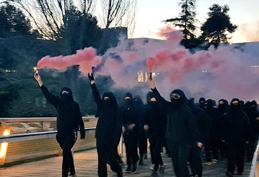 Manifestantes feministas en la UAB