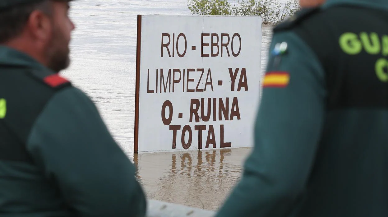 Los afectados insisten en que el cauce del Ebro debe ser limpiado en profundidad para prevenir riadas
