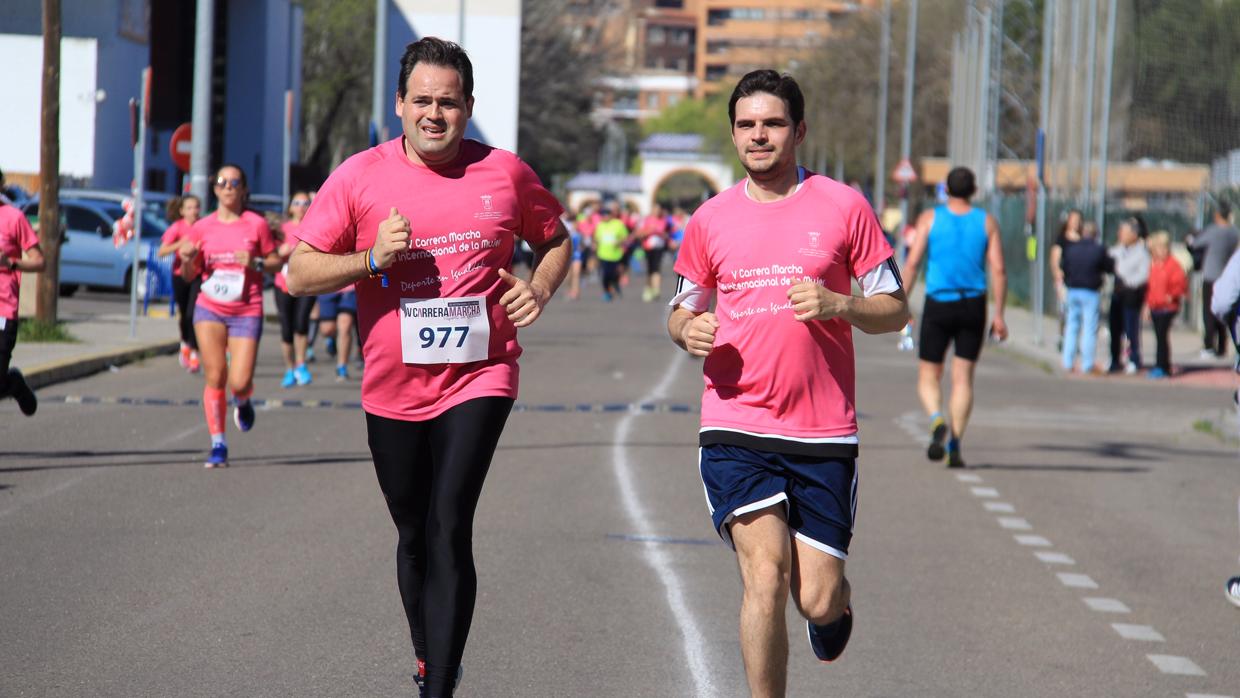 Paco Núñez y Santiago Serrano, por las calles de Talavera