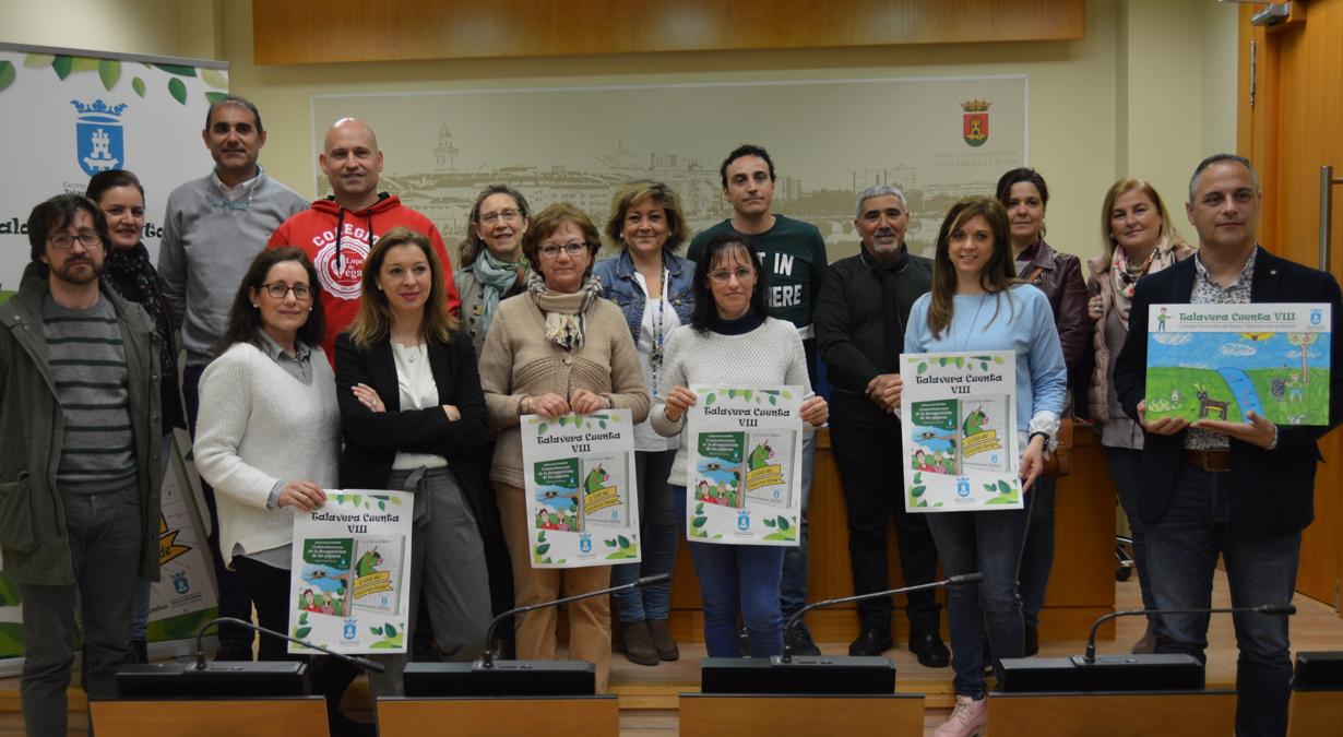 González y profesores durante la presentación del programa