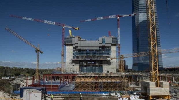 Torre Caleido: el quinto coloso de la Castellana empieza su ascenso, que concluirá en septiembre