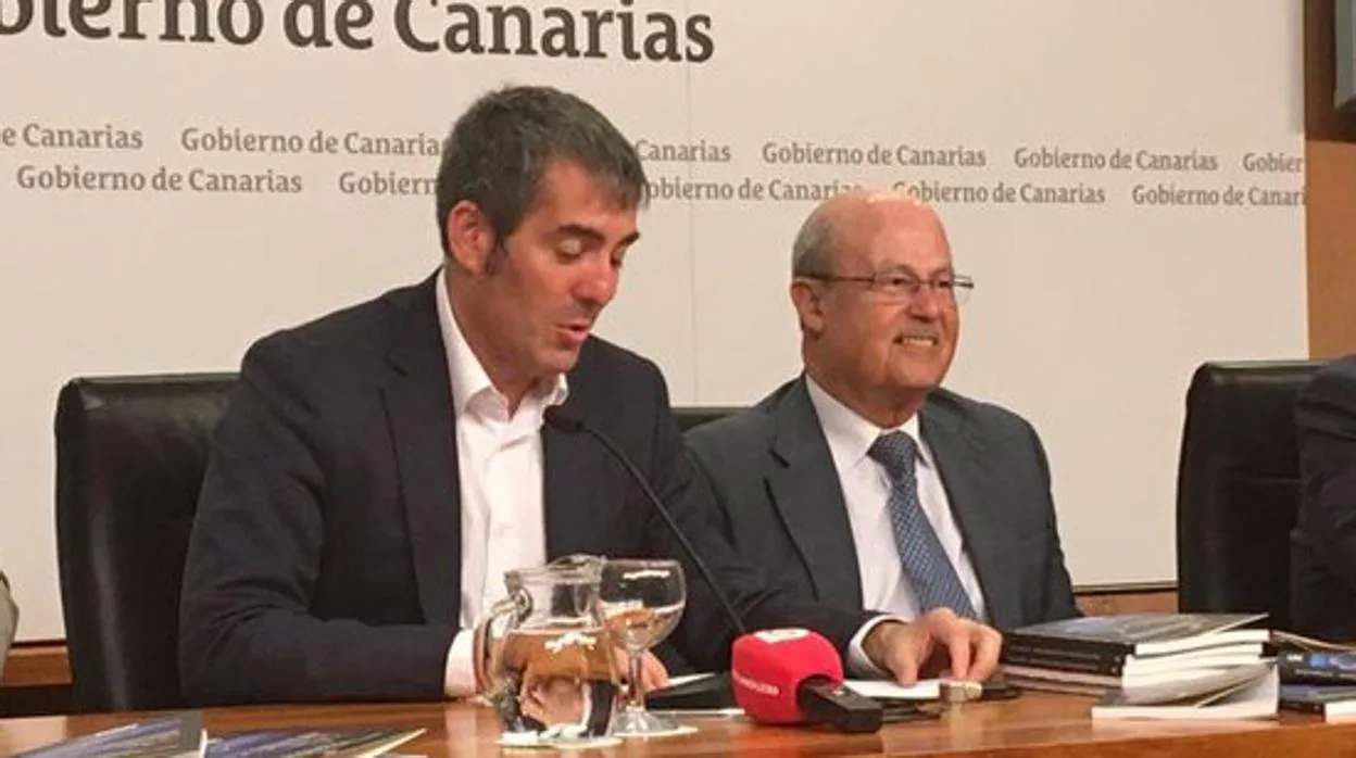 El presidente de Canarias, Fernando Clavijo, y José Segura