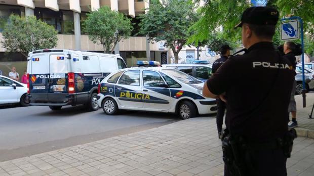 Roba una bandolera con 2.700 euros y la devuelve sin el dinero