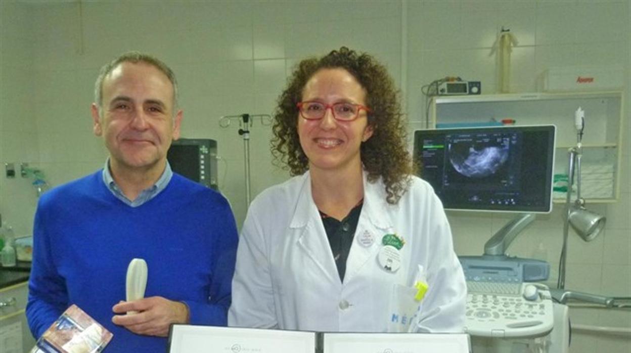 Maribel Acién y Miguel Sánchez, en su laboratorio