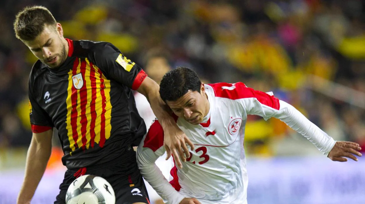 Gerard Piqué durante un partido de Catalunya contra Túnez