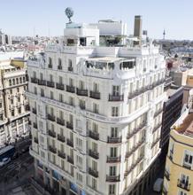 El bloque donde está la estatua