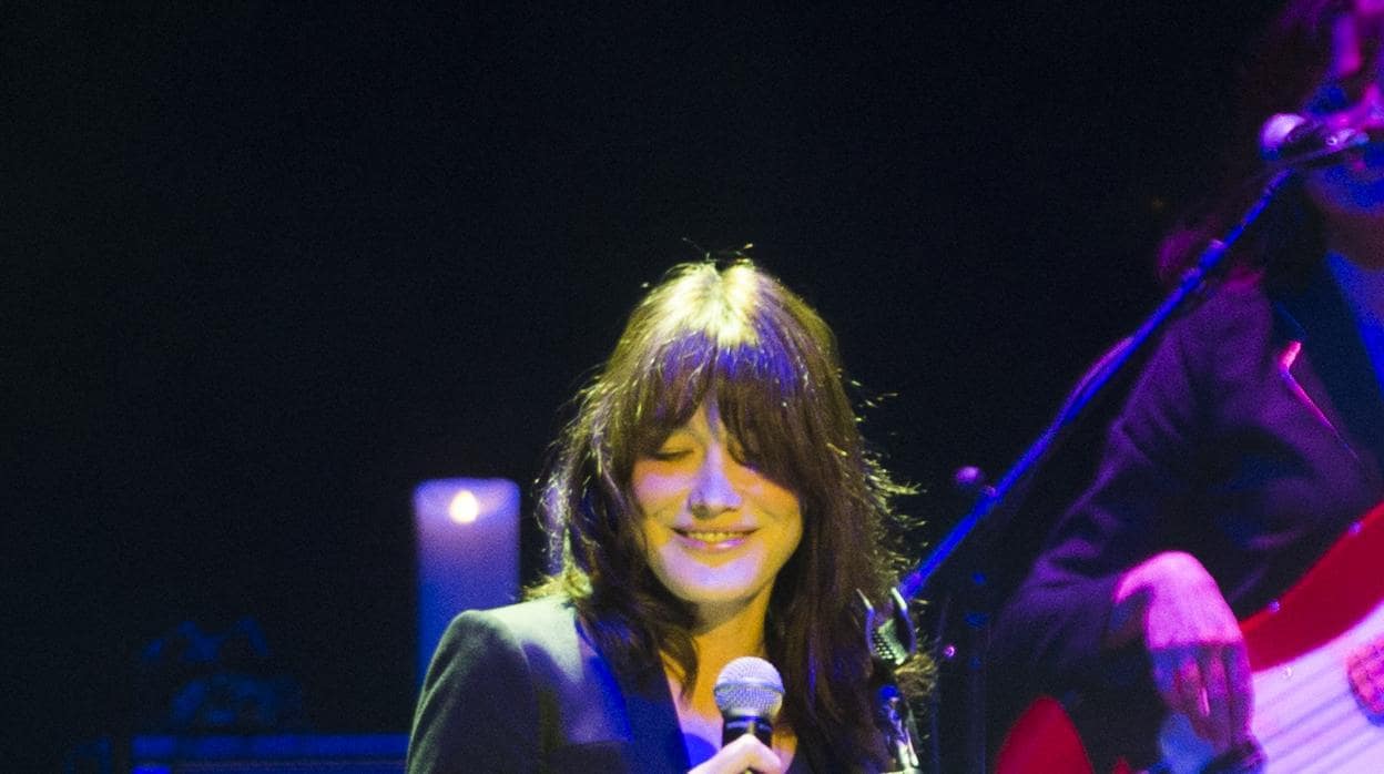 Carla Bruni, durante una actuación en Madrid