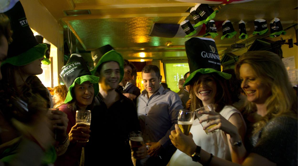 Celebración de San Patricio en un pub madrileño