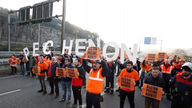 Alcoa amenaza con cerrar también la fábrica de San Cibrao