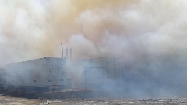 Aparatoso incendio en una fábrica de biomasa de las Cinco Villas