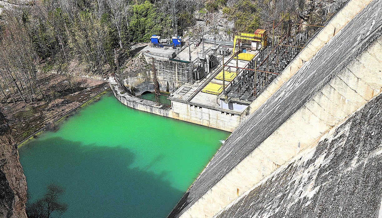 Los embalses de Entrepeñas y Buendía acumulan ahora 621,67 hectómetros cúbicos de agua, lo que supone que están al 24,68 por ciento de su capacidad total. Hace un año, la situación era dramática con solo 388 hectómetros