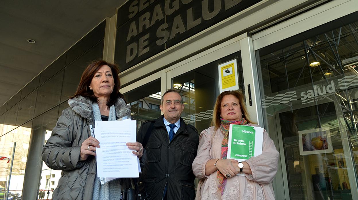 Los responsables de las organizaciones convocantes, tras comunicar su convocatoria de huelga ante el Servicio Aragonés de Salud
