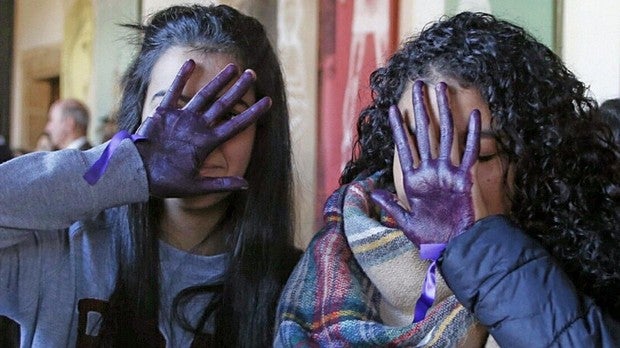 Una víctima de maltrato y violación se niega a declarar contra su agresor porque se va a casar con él