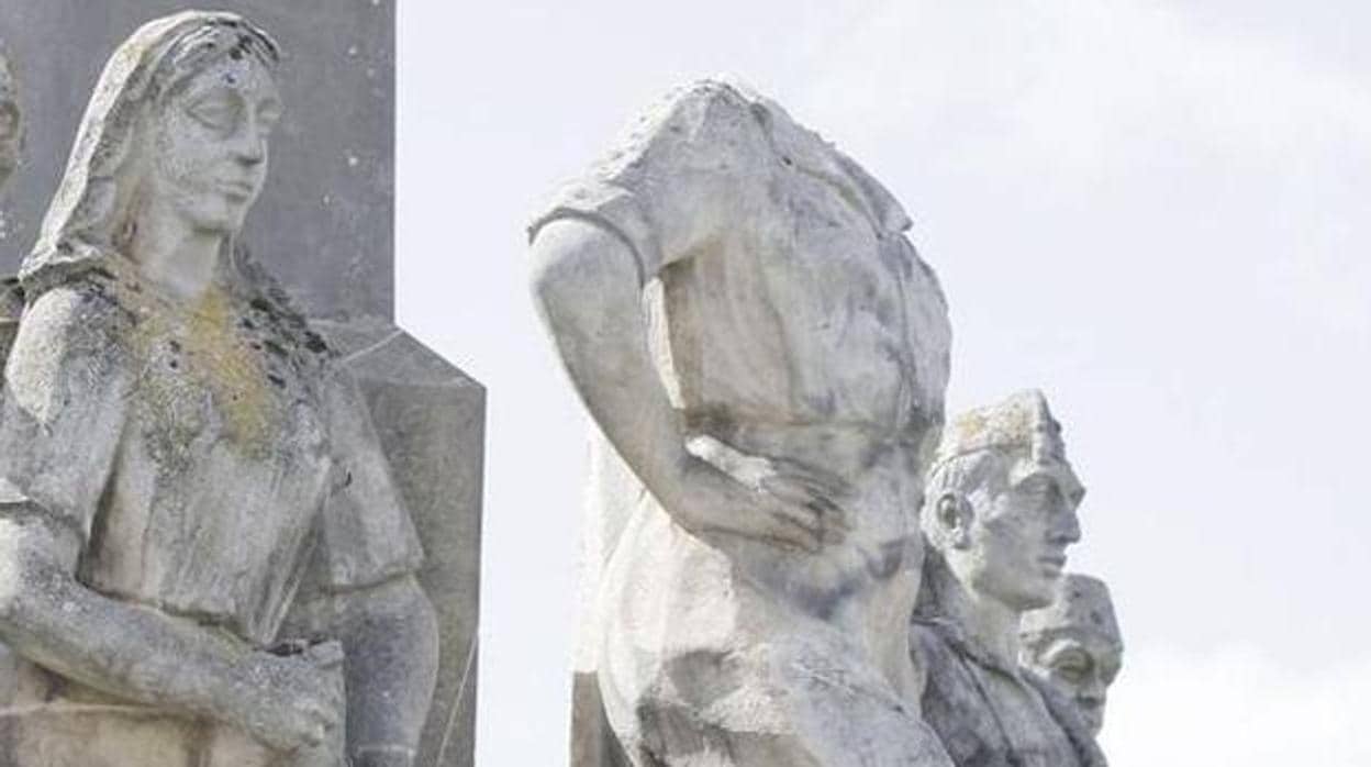 La estatua decapitada del general Yagüe