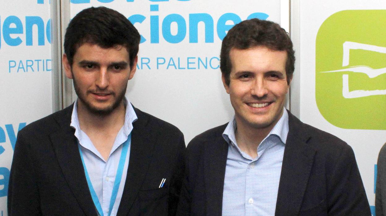 Rodrigo Mediavilla junto a Pablo Casado, en una imagen de archivo