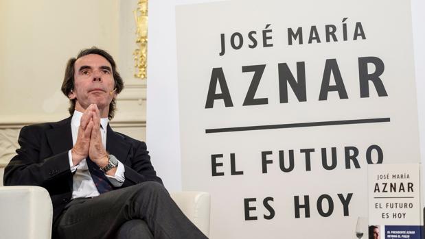 Aznar apela a unir el voto de centro derecha en torno al PP para salvar la España constitucional