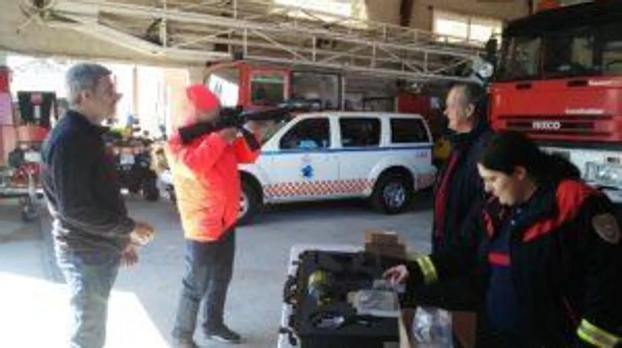 Personal de emergencias del ayuntamiento orensano prueba el fusil