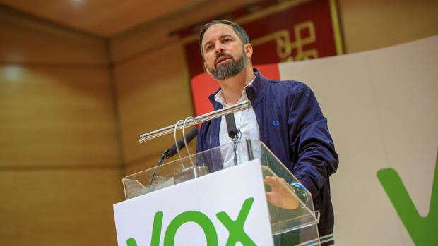 Abascal insiste en su defensa de las armas: «Quien se defienda no debe pasar un infierno judicial sino tener la medalla al mérito»