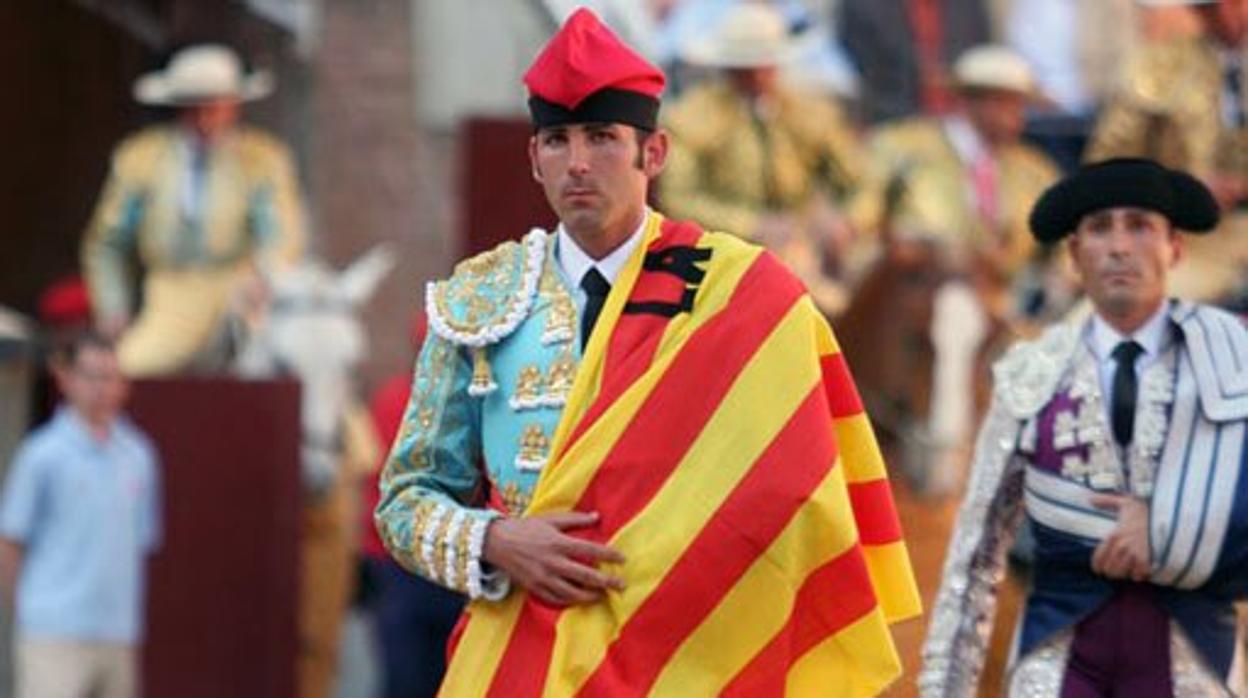 Serafín Marín ataviado con una barretina y una señera