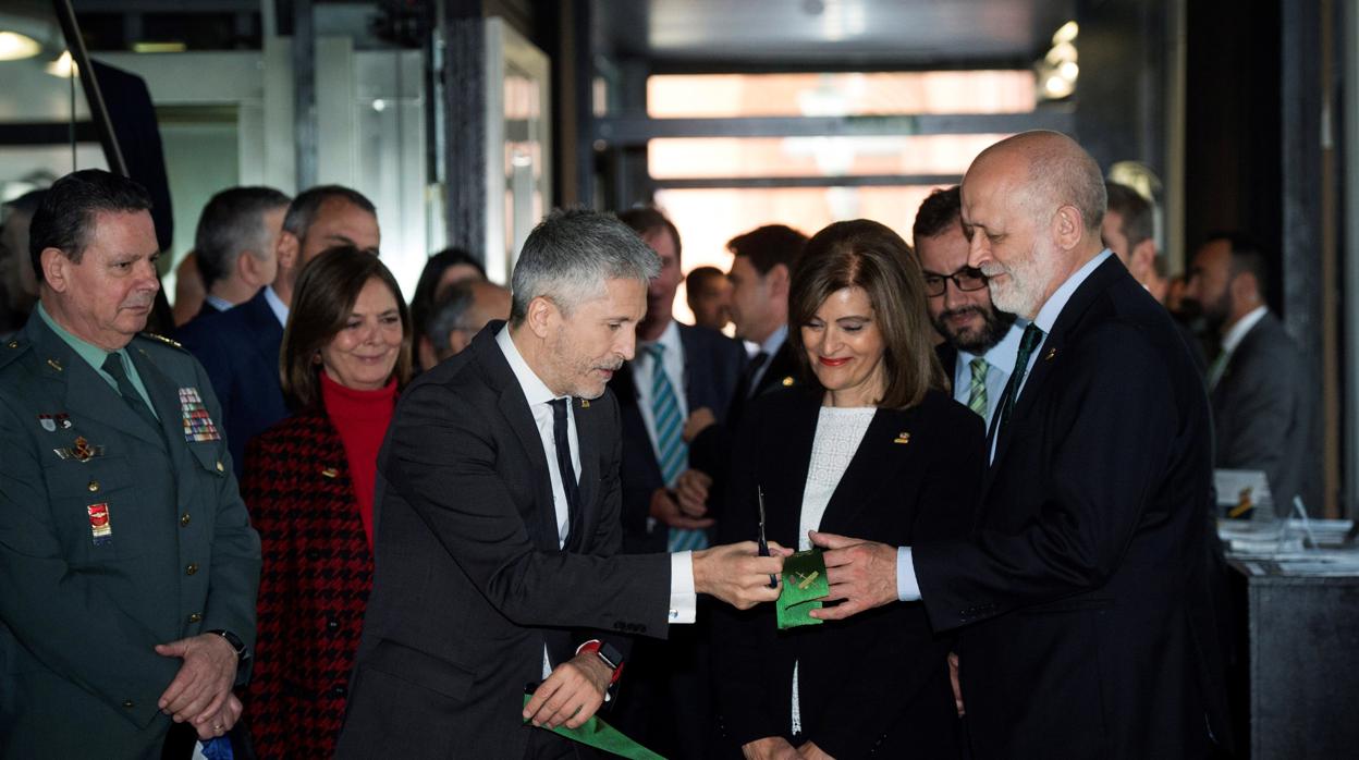 El ministro del Interior ha inaugurado la exposición que conmemora el 175 aniversario de la Guardia Civil