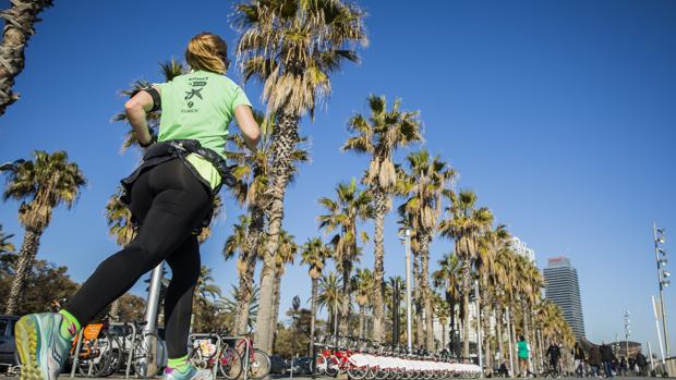 El «running» por Barcelona es saludable a pesar de la contaminación, aunque mejor no por la mañana