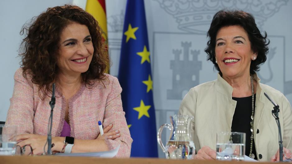 El ataque de risa de Isabel Celáa al hablar de los cerdos vietnamitas