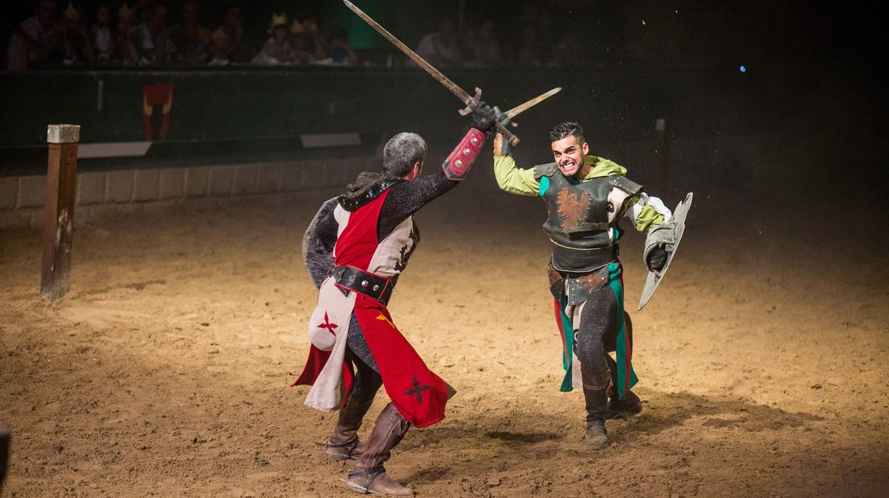 Torneo medieval con espadas en el Castillo de Alfaz