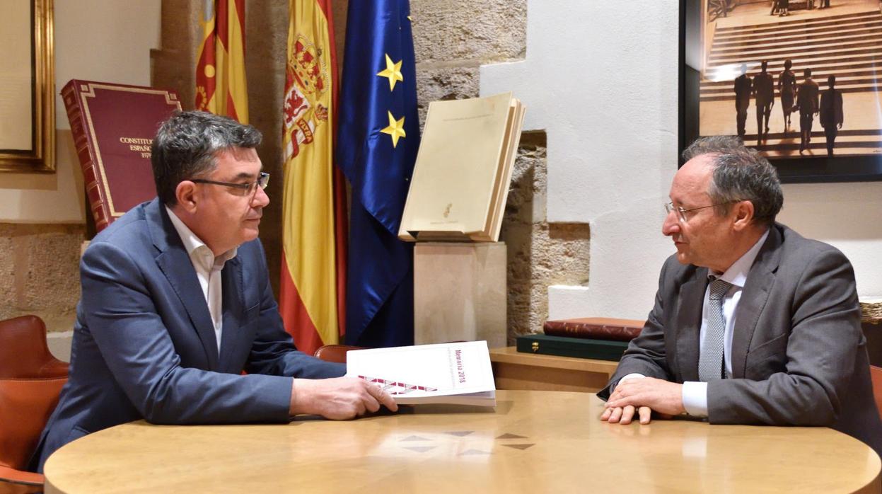 Enric Morera y Joan Llinares, este viernes durante la entrega de la memoria de la Agencia Antifraude