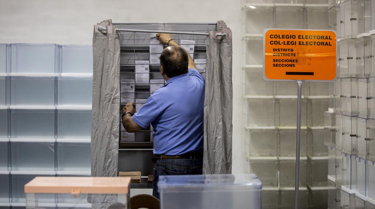 Imagen del almacén electoral de Valencia