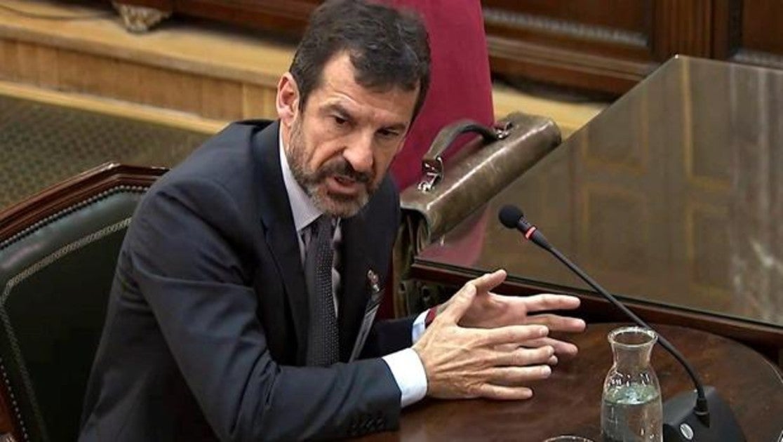 Imagen capturada de la señal institucional del Tribunal Supremo, del comisario de los Mossos d'Esquadra Ferran López, durante su comparecencia