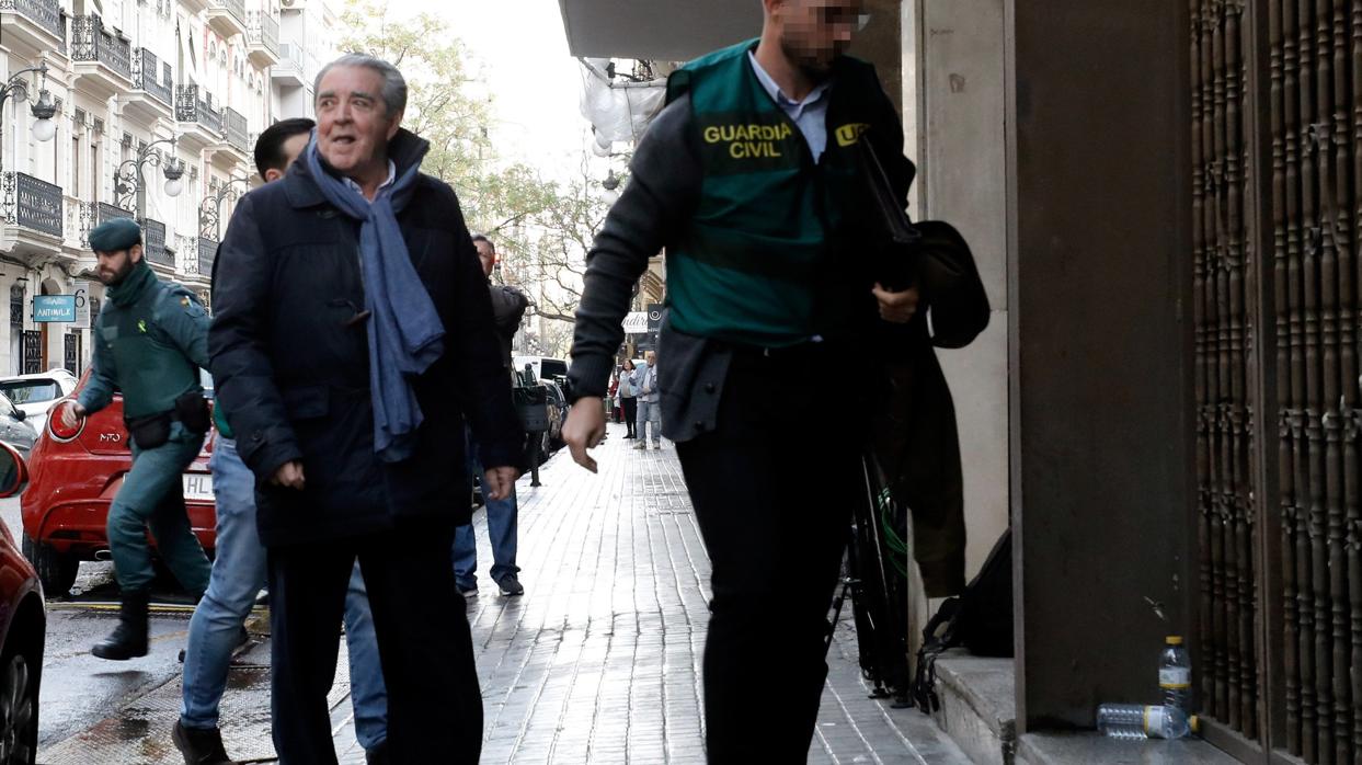 Salida del furgón de la Guardia Civil que traslada a José María Corbín a prisión