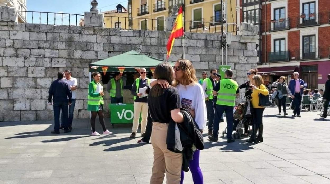 El reivindicativo beso vallisoletano que se ha hecho viral