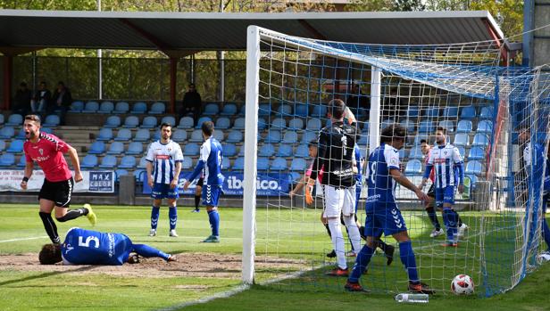 0-3: Un Marbella arrollador pasa por encima del Talavera