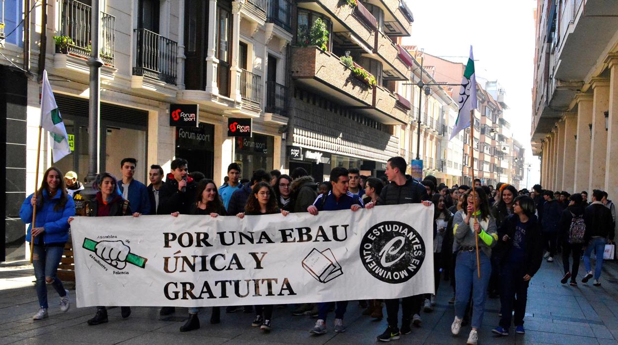 Manifestación de estudiantes por una EBAU única celebrada en Palencia el pasado año
