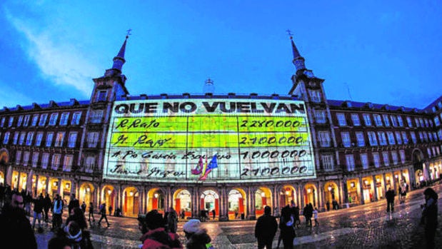 La Junta Electoral abre expediente sancionador contra el Ayuntamiento y Podemos por el vídeo de la Plaza Mayor