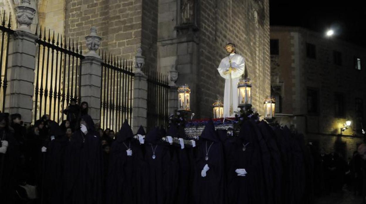 El Cristo Nazareno Cautivo procesiona el Lunes Santo