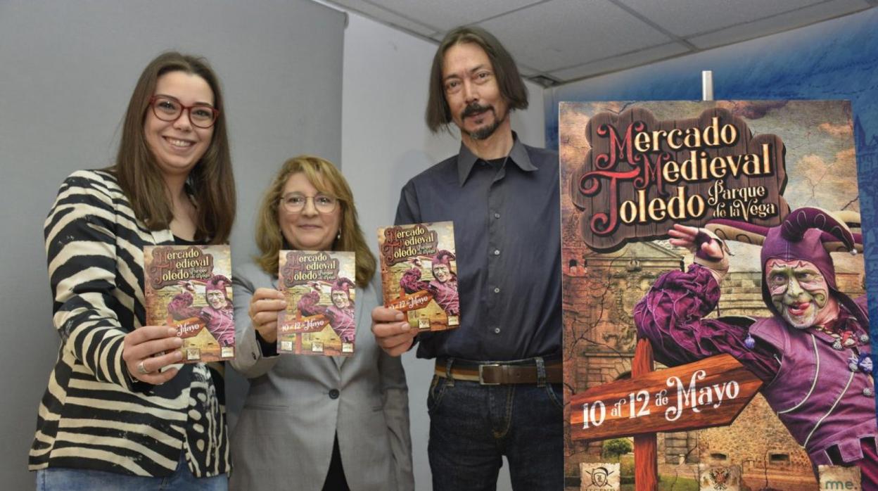 Nuria Cogolludo, Isabel Alamillos y Luis García durante la presentación del mercado medieval de Toledo