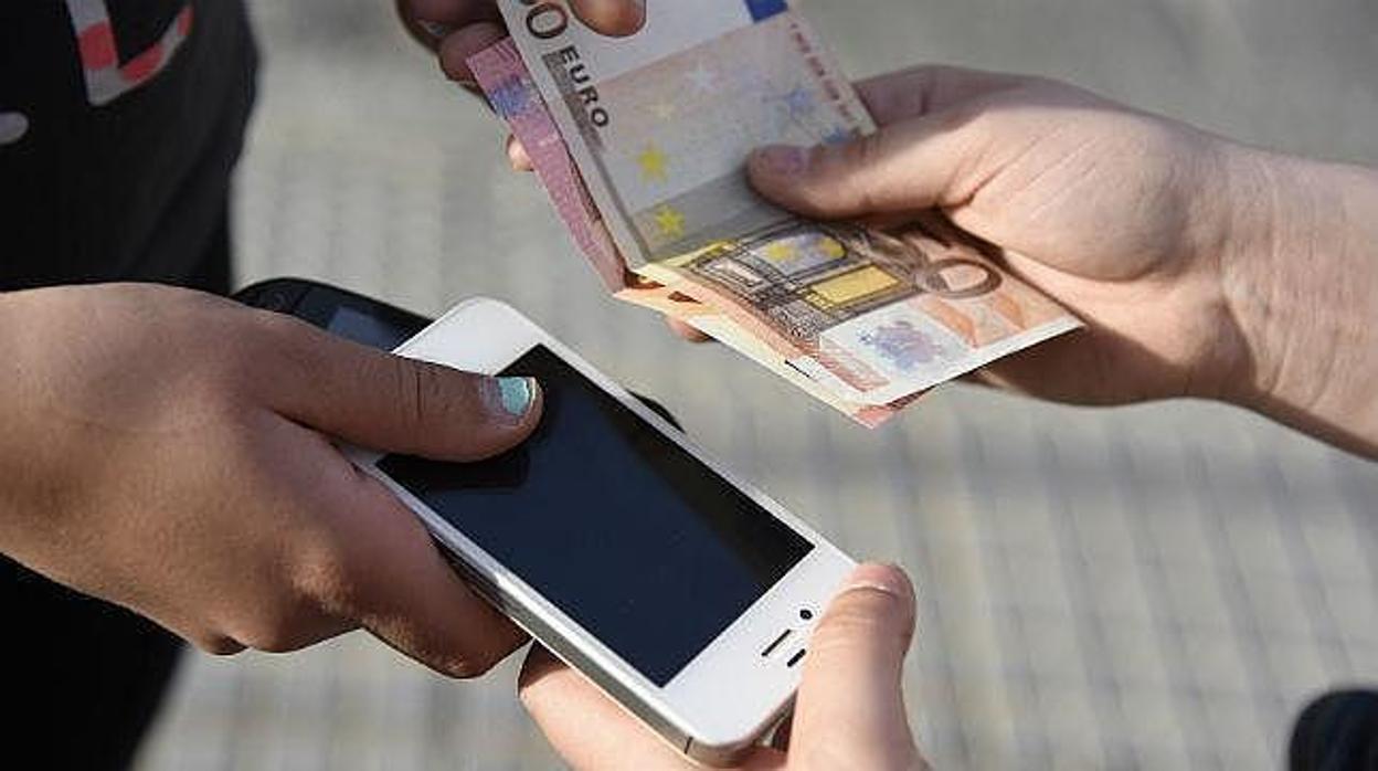 Desarticulan una banda de menores que robó móviles valorados en 150.000 euros