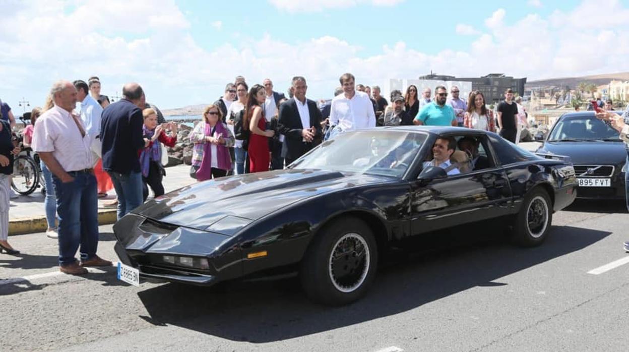 Casado en Canarias al volante de «Kitt» réplica «El Coche Fantástico» que protagonizaba David Hasselhoff