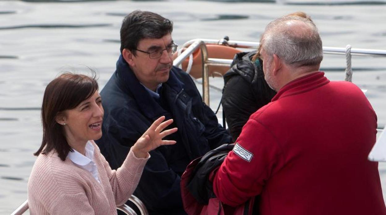 La conselleira Ángeles Vázquez de camino a Cíes esta mañana