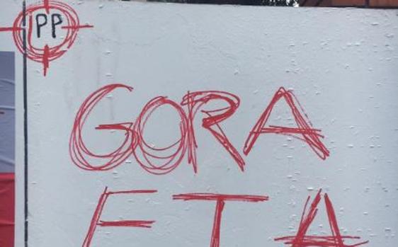 Aparecen en Erandio (Vizcaya) pintadas con dianas contra el PP y alabanzas a ETA