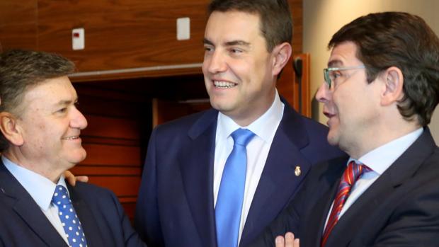 Mañueco se rodea de afines al frente de unas listas a las Cortes muy renovadas