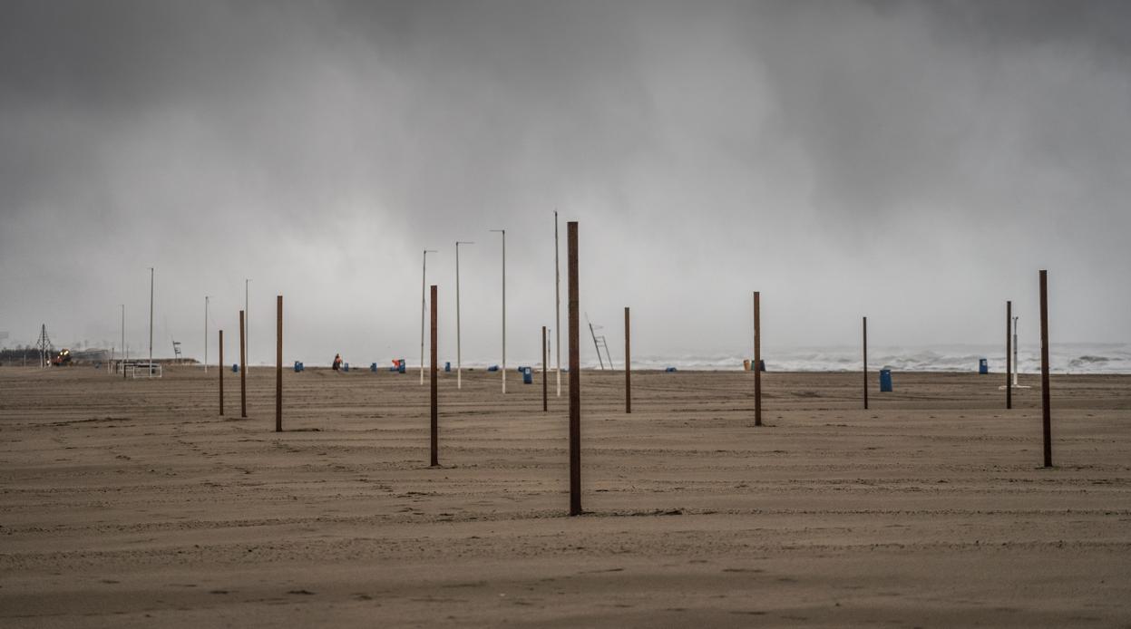 La lluvia imposibilita la procesión del Cristo del Salvador, que todos los años es llevado en procesión hasta la orilla de la playa en el barrio del Cabanyal