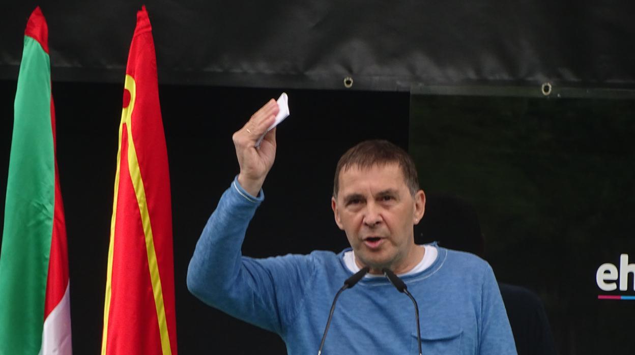 Arnaldo Otegi durante su intervención en Pamplona