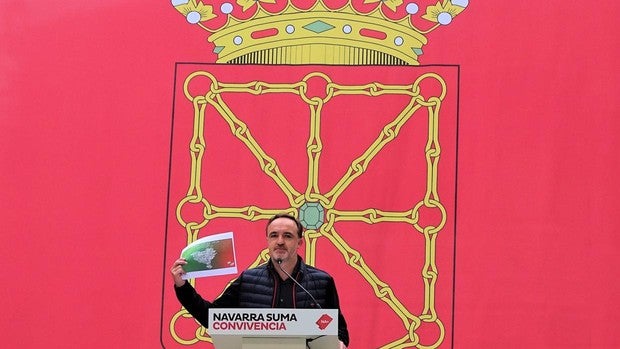 Esparza (Navarra Suma) acusa al nacionalismo de “pisotear, insultar y robar” la historia de Navarra