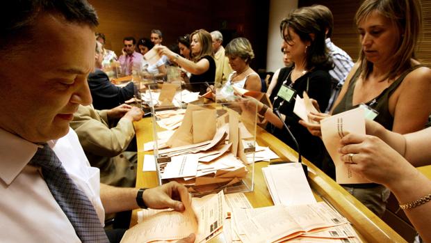 Las solicitudes de voto por correo para las elecciones valencianas aumentan un 235,7%