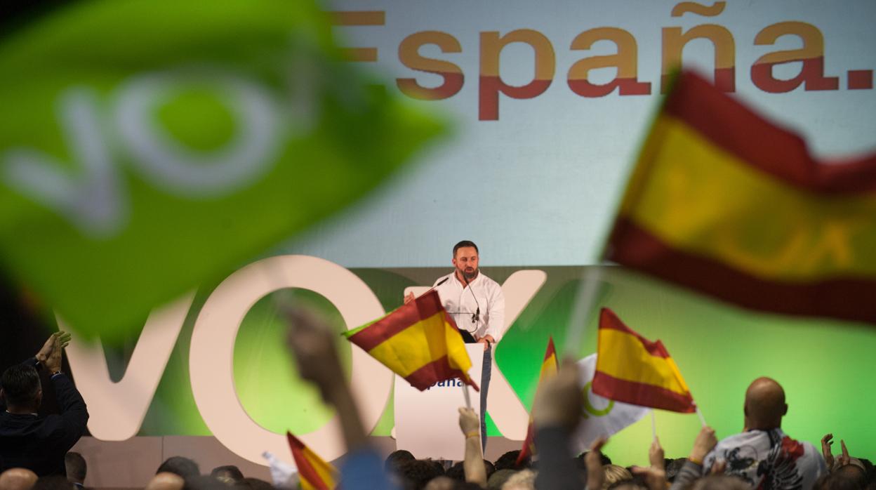 Vox apura para multiplicar las firmas exigidas para la lista de las elecciones europeas