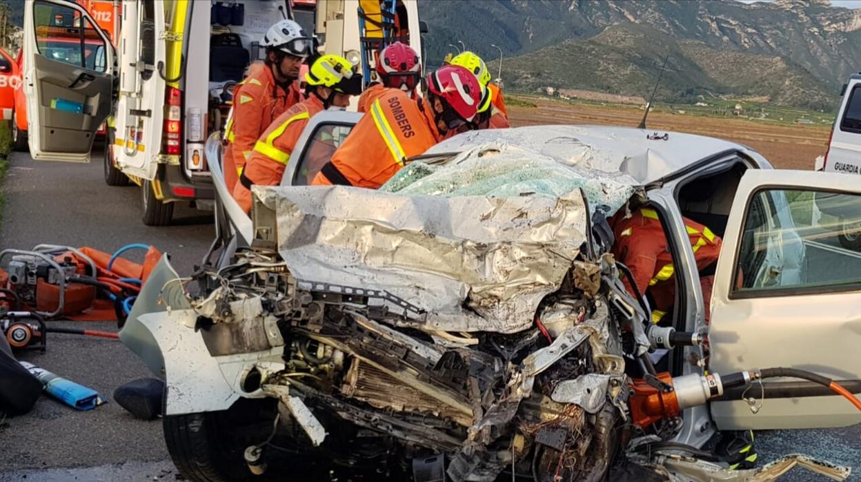 Imagen tras el accidente registrado en la N-332 en Favara (Valencia)